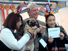 宠物展上合个影