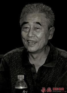 黑白人像