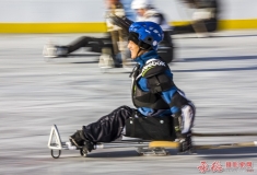 追上了（残运会项目--冰撬冰球速度训练）