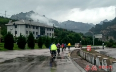 雨中骑行