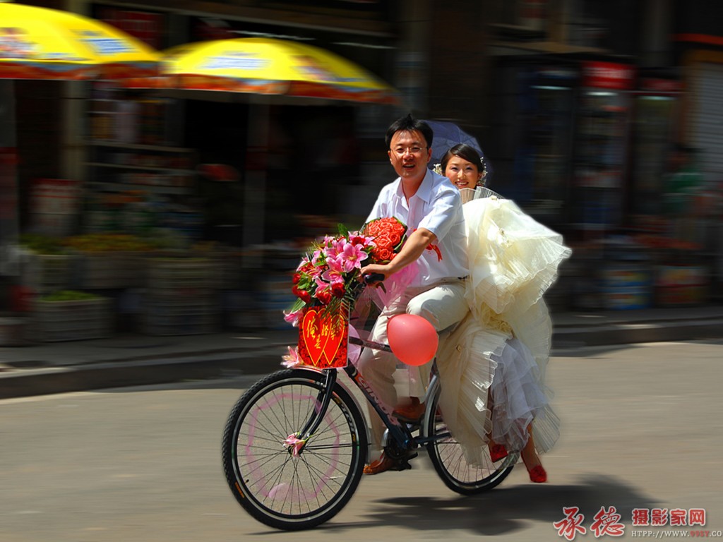 优秀奖 裸婚  摄影：牛同保