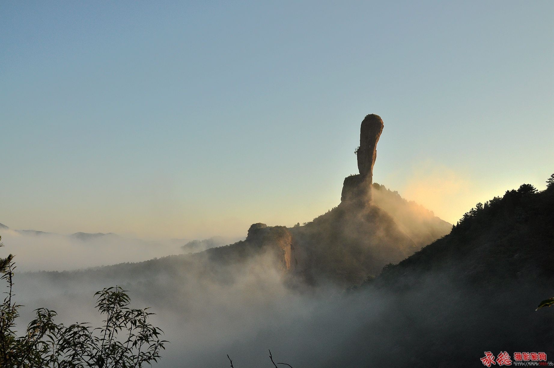 磬锤峰晨雾