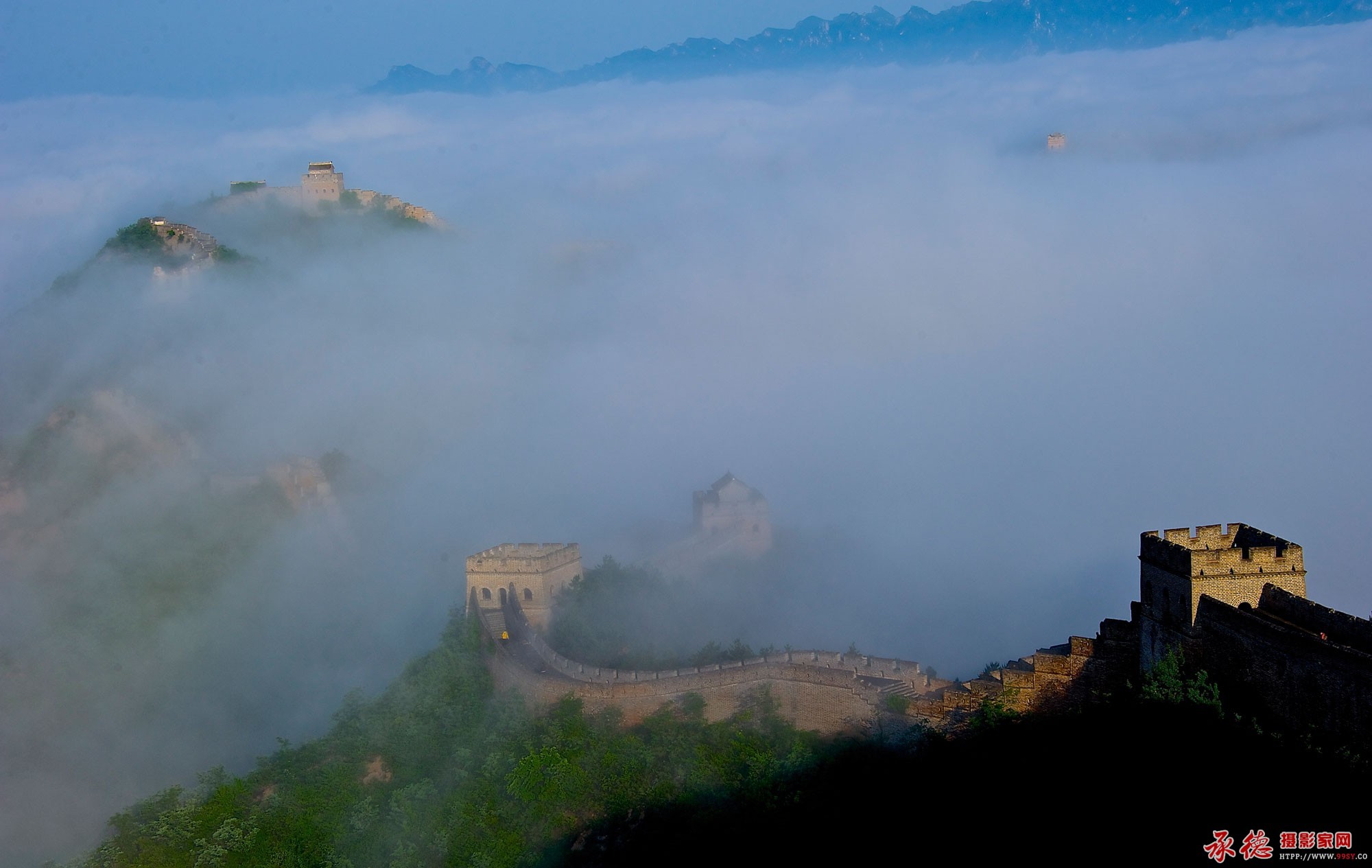 雾锁长城——作者：东方欲晓